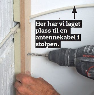 Varmveggsplater: Den første stolpen settes Varmveggsplater: Den første stolpen settes